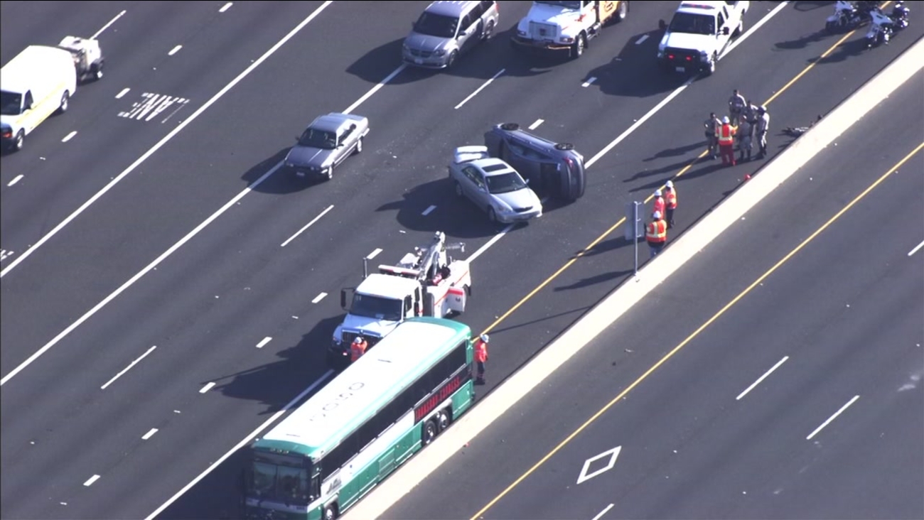 Crash blocks 3 WB I580 lanes on approach to Bay Bridge