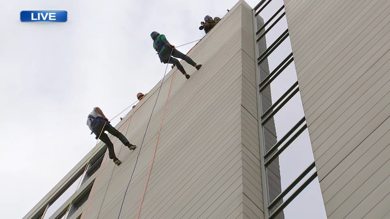 Military family members rappel off Naperville building to benefit troops