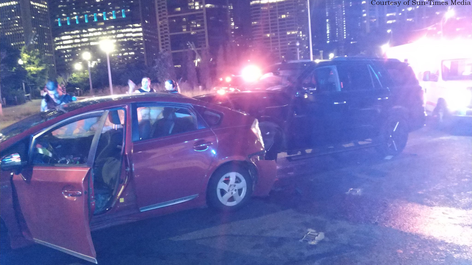5 injured in car crash on Lake Shore Drive near Maggie Daley Park