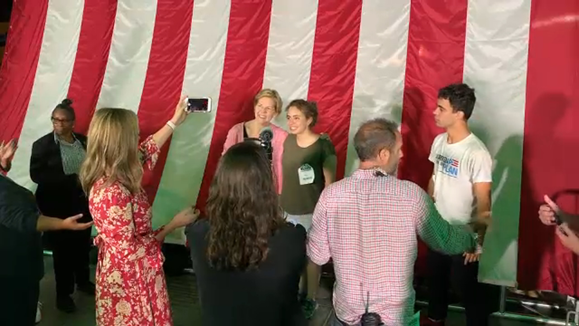 Sen. Warren takes selfies for 4 hours with supporters in NYC