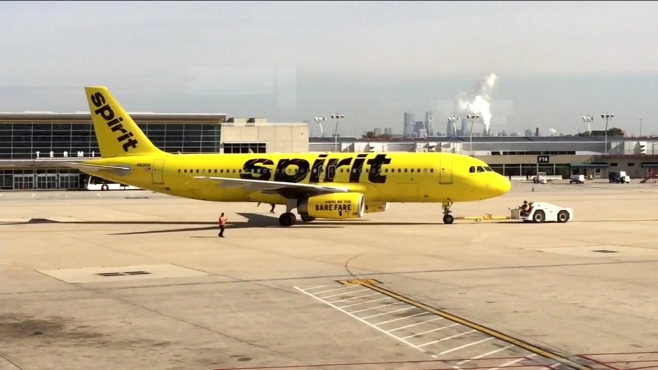 Spirit Airlines rolls out new agentless checked bag service at O'Hare