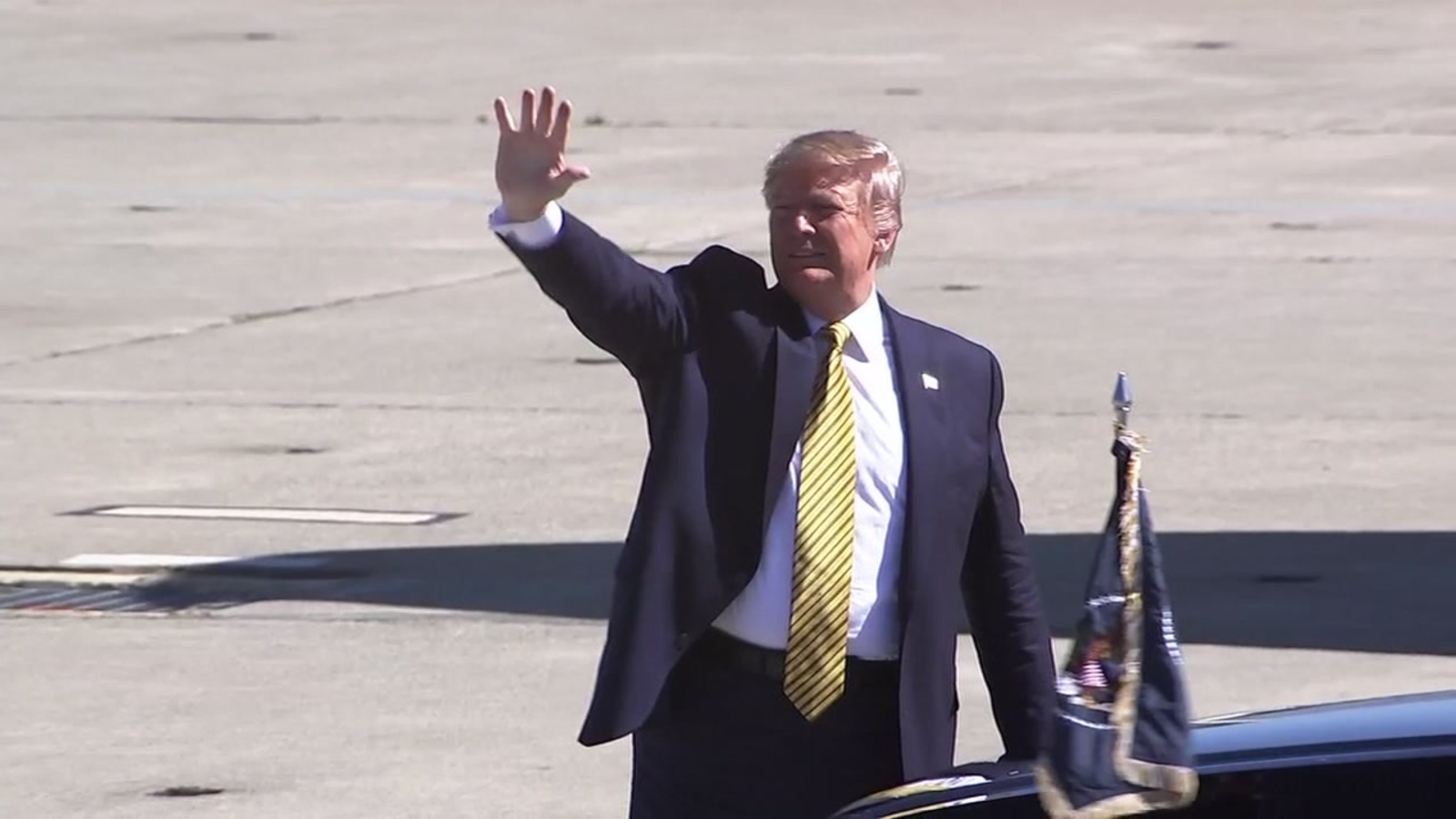 Chicken Trump Baby Trump Balloons Fly High As Demonstrators Protest Pres Trump S 1st Visit To Bay Area During Presidency Abc7 San Francisco