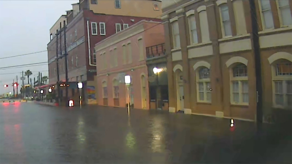 High water threatens buildings along Galveston's Strand