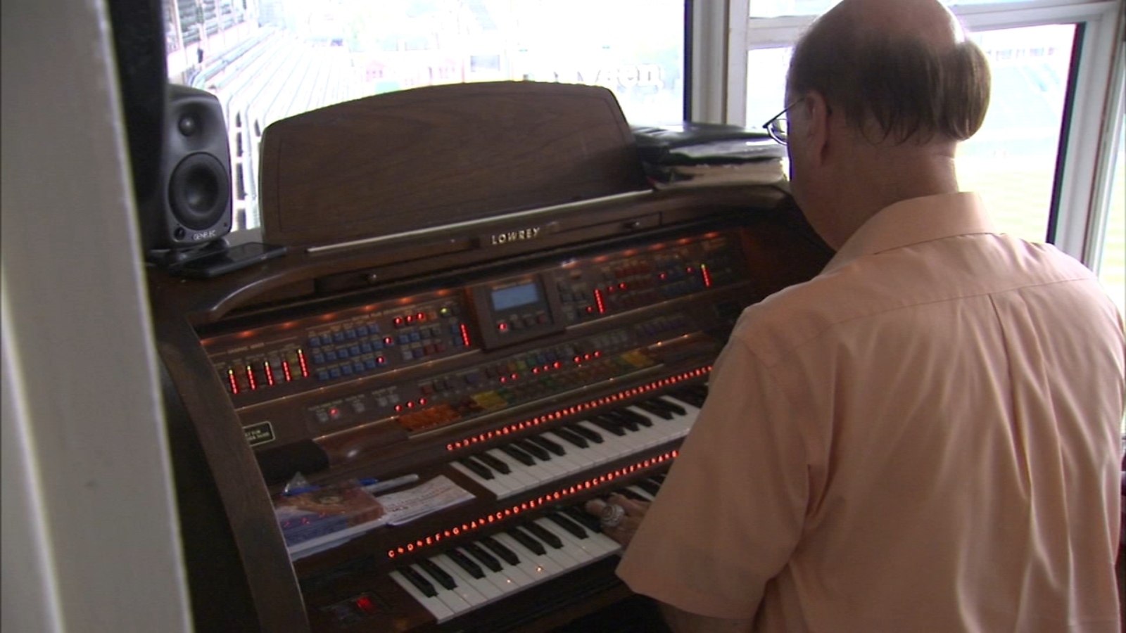 Wrigley field organist gary pressy retires after playing at chicago