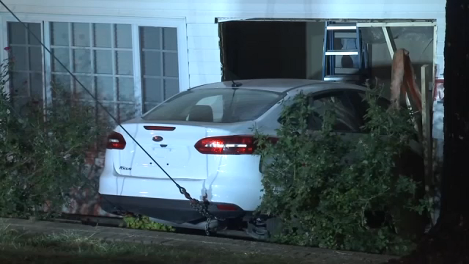 Driver slams into clubhouse at Raleigh apartment complex - ABC11 ...