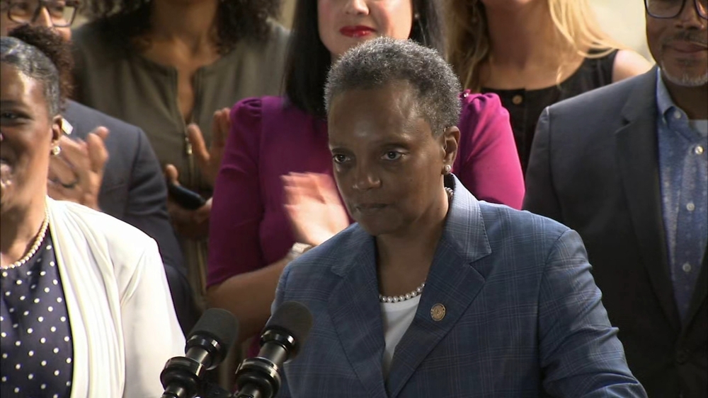 Mayor Lightfoot announces elimnating overdue fines on library books