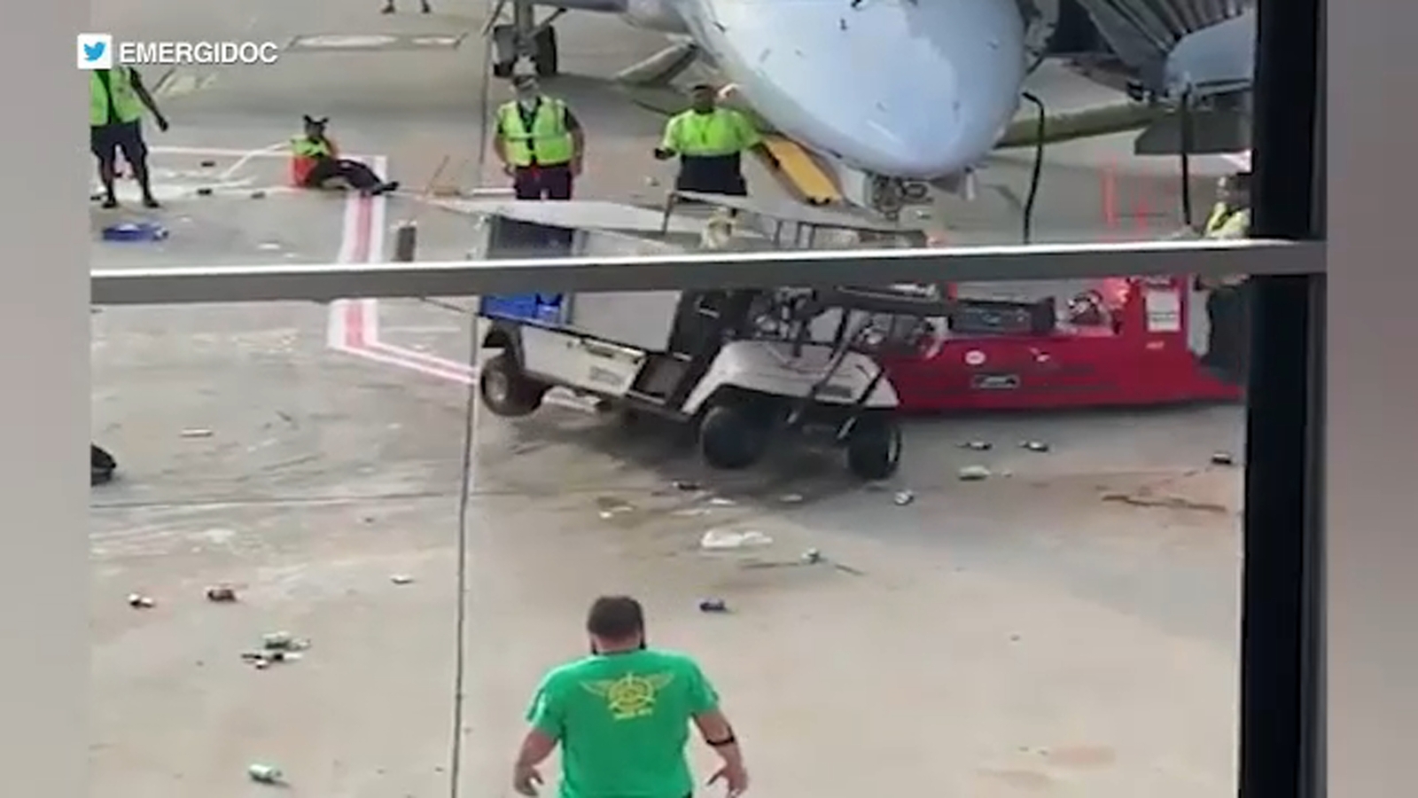 Employee who stopped outofcontrol catering cart at O'Hare to be