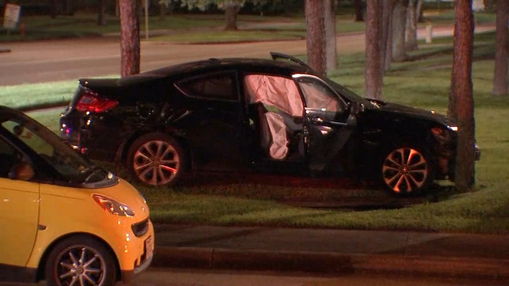 Officer opens fire, woman with baby takes off in Clear Lake