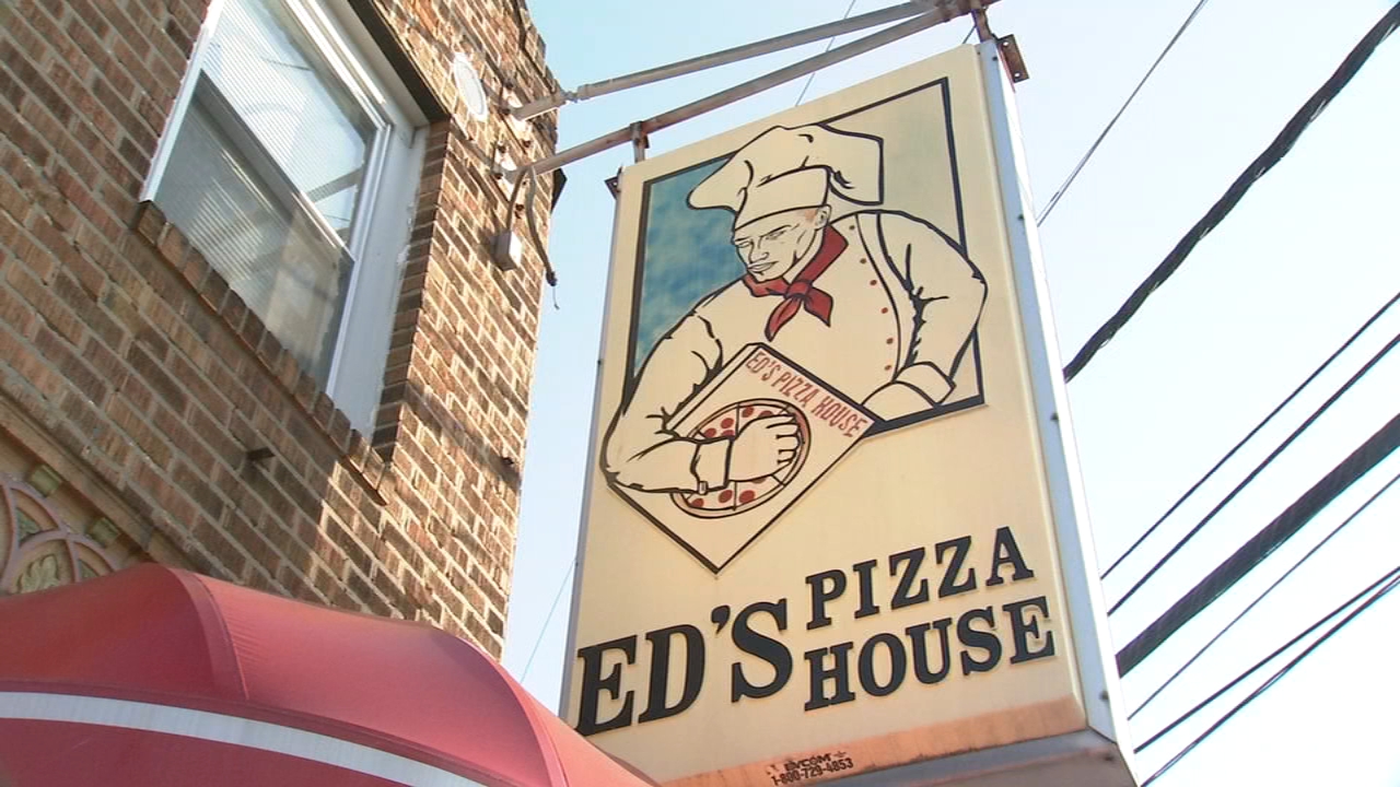 Pizza parlor patrons robbed at gunpoint