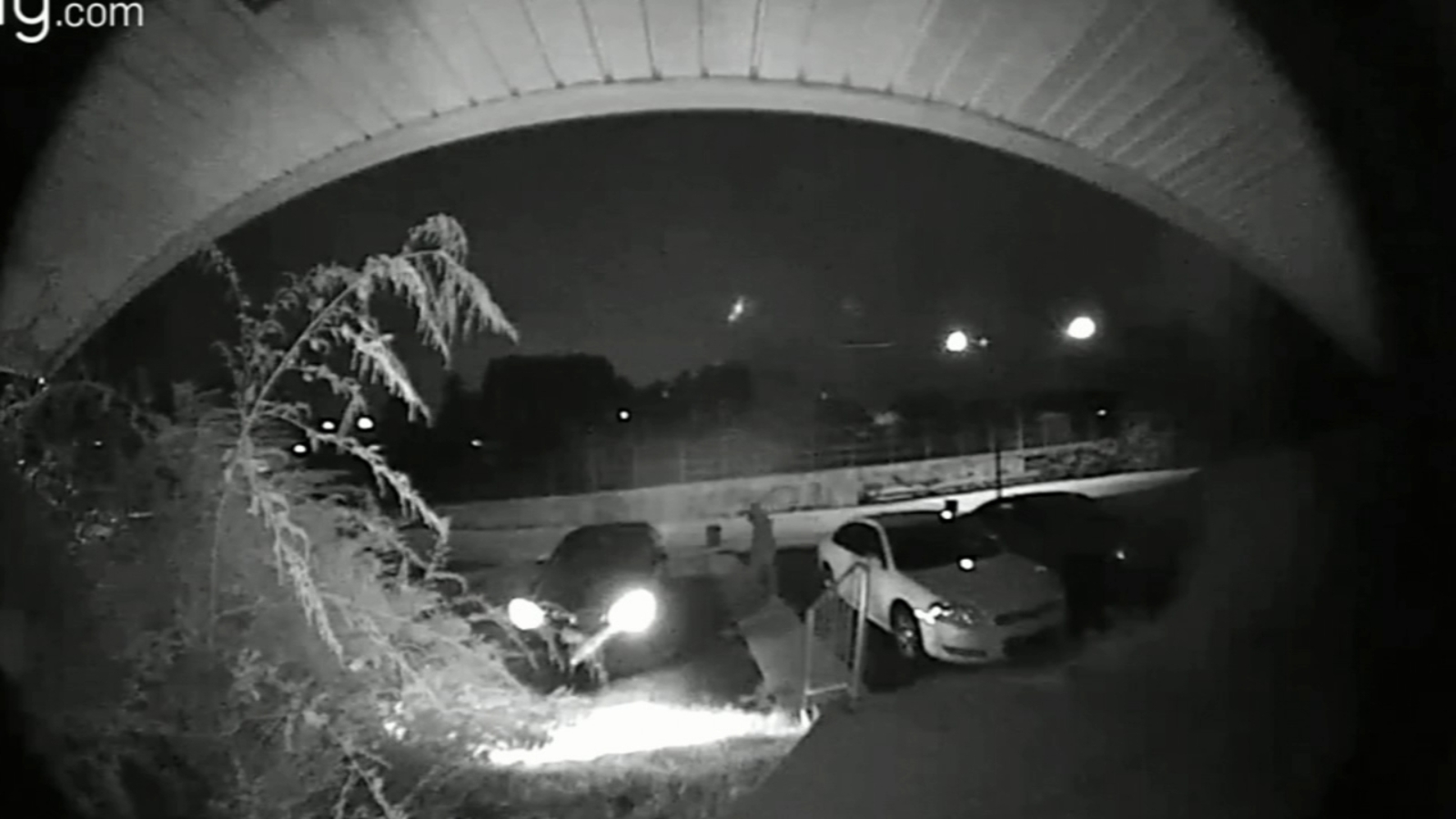 Convicted murderer accused of carjacking woman in Delaware County