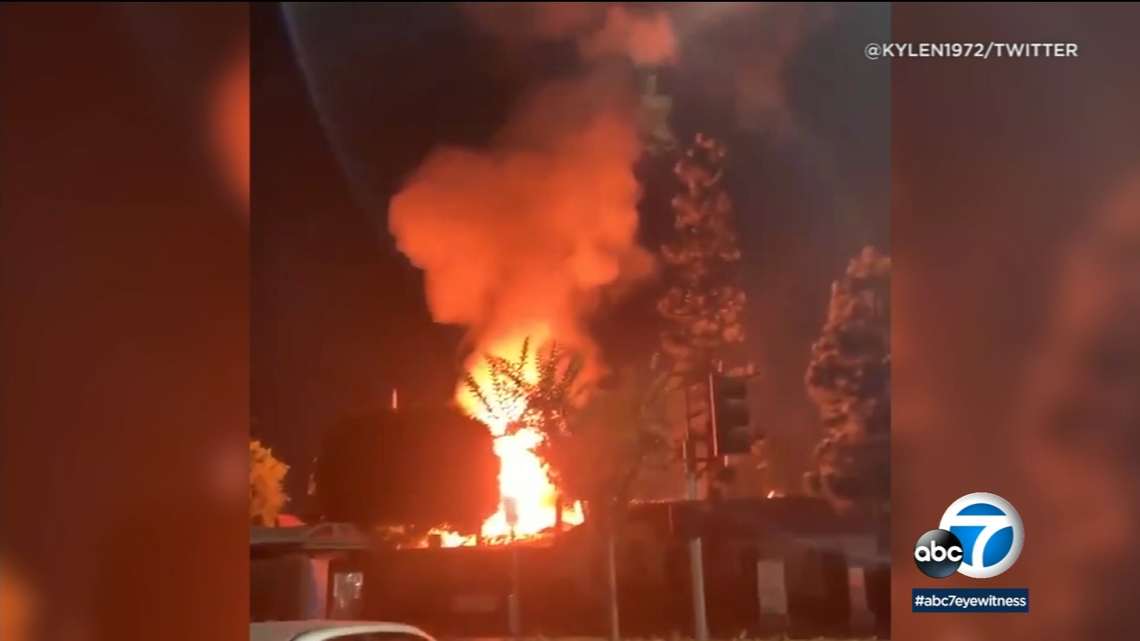 Explosions injure 4 at Huntington Beach restaurant