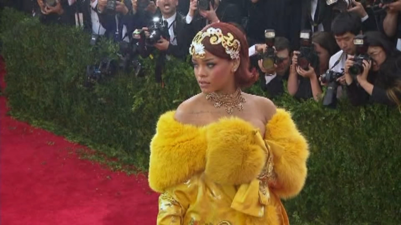 Rihanna confirms she declined Super Bowl halftime show for Kaepernick