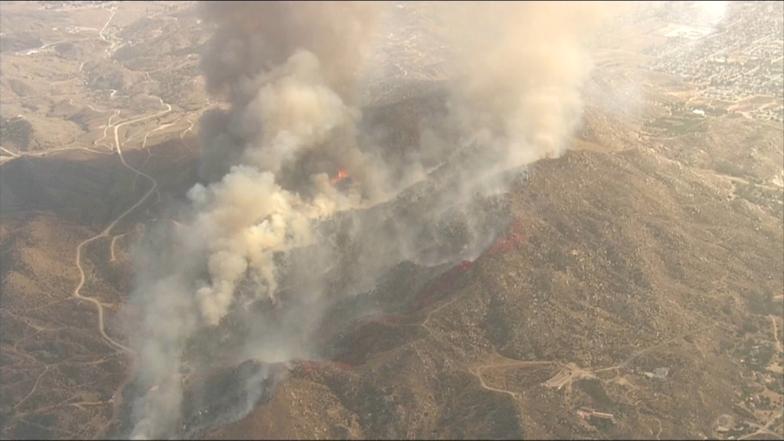 Wildfire near Moreno Valley scorches 350 acres with 10 percent