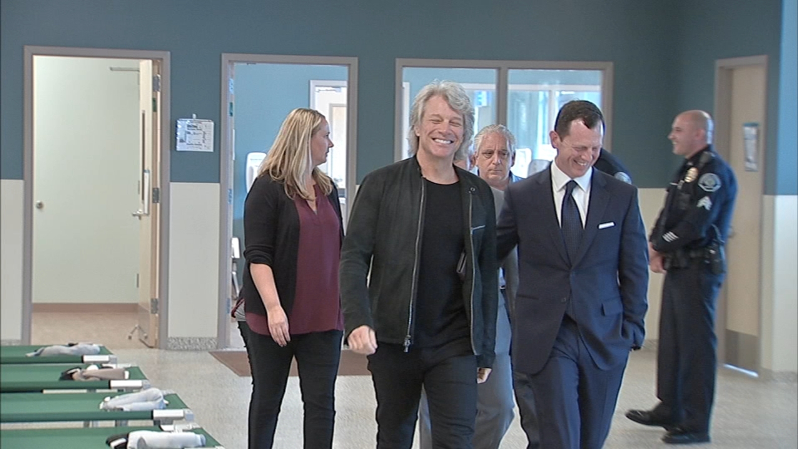 Jon Bon Jovi visits Camden shelter on World Homeless Day 6abc