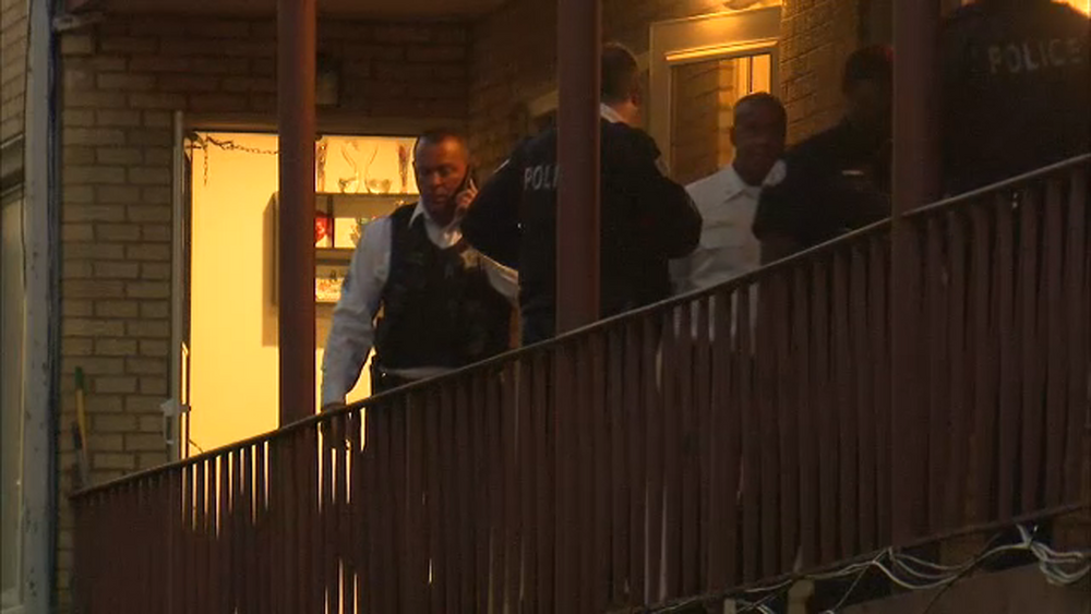 Suspect in custody after 4 killed, 1 critically injured in Dunning apartment shooting 