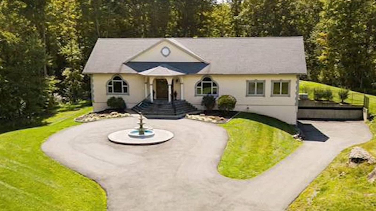 Home for sale in Wappingers Falls, New York includes replica of Oval