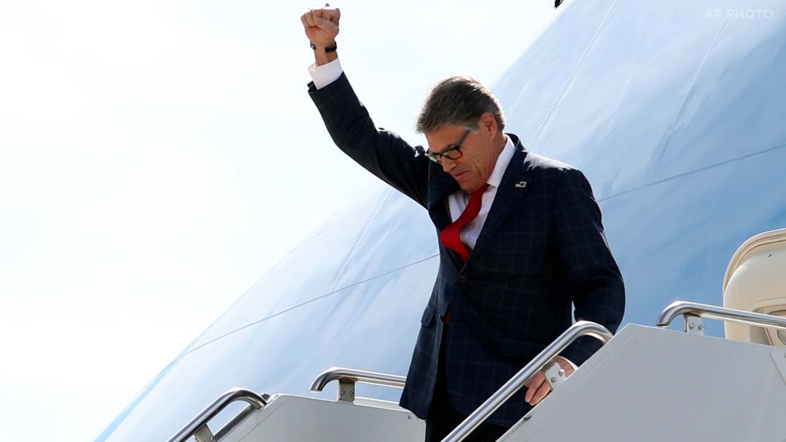 Energy Secretary Perry tells Trump he plans on resigning - ABC13 Houston