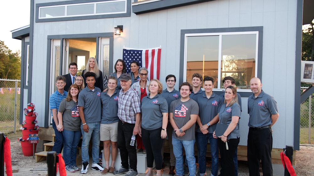 Tiny home, big hearts: High school students build houses for veterans 