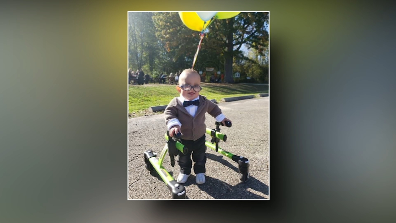 A little boy's "UP" inspired Halloween costume is a hit