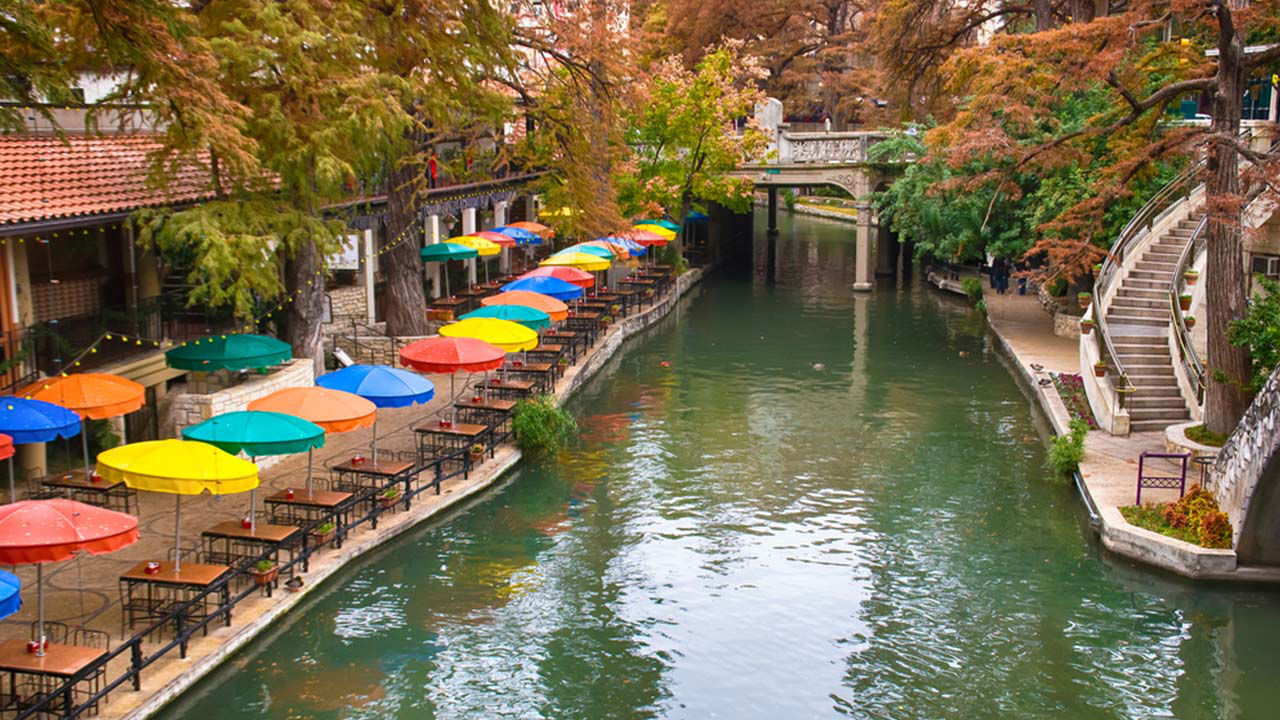 14. San Antonio, 47.01 weekly hours spent working/commuting.