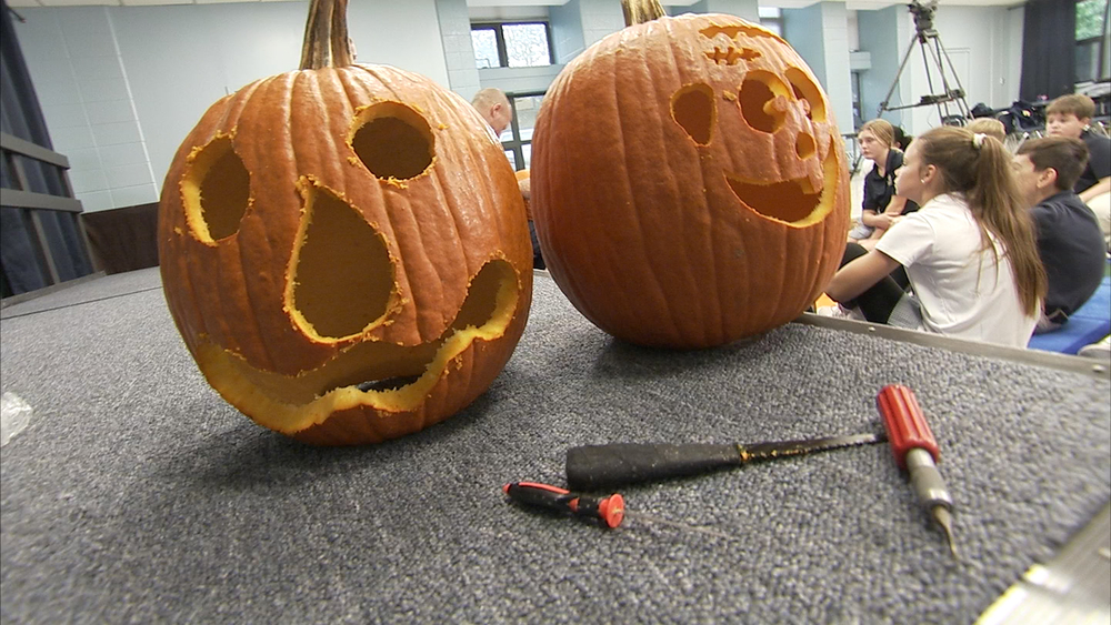This Is the Fastest Pumpkin Carver in the World