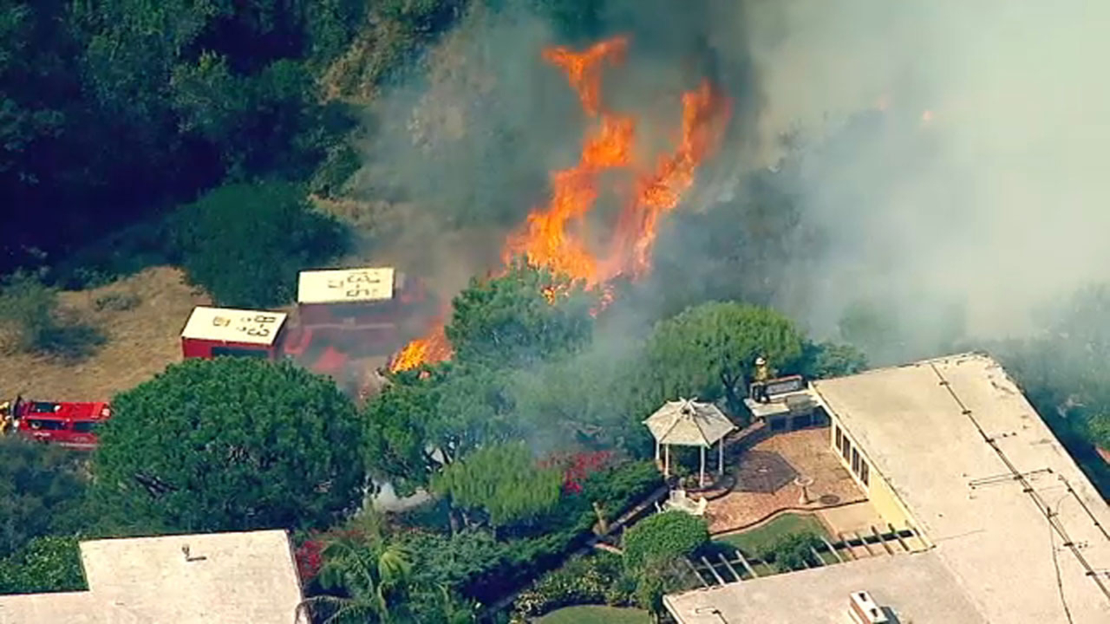 Pacific Palisades fire consumes 30 acres as it threatens hillside homes - KABC-TV thumbnail