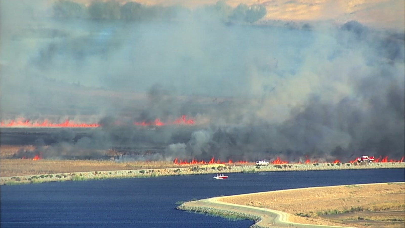 Crews battle brush fire in Brentwood - ABC7 San Francisco