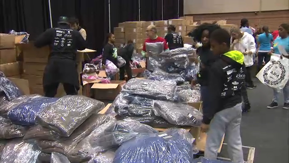 Nonprofit donates thousands of winter coats to Chicago children living in public housing