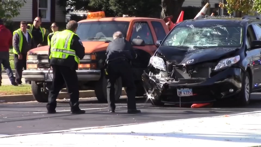Illinois Department of Transportation contractor fatally struck by minivan while working on roadside