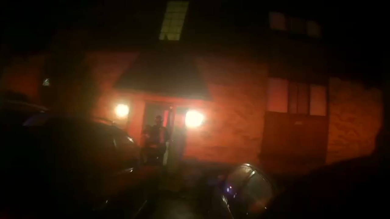 Firefighters rescue 4-year-old from burning apartment: Video