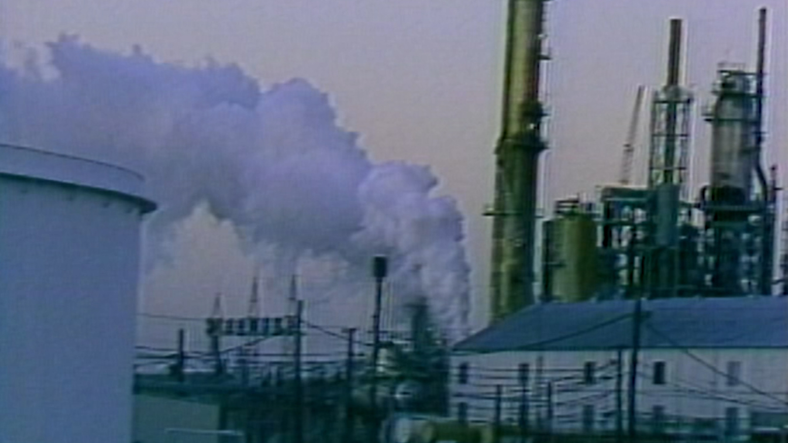 ABC13's VAULT: 3000 people were evacuated and 830 went to the hospital after a hydrofluoric acid