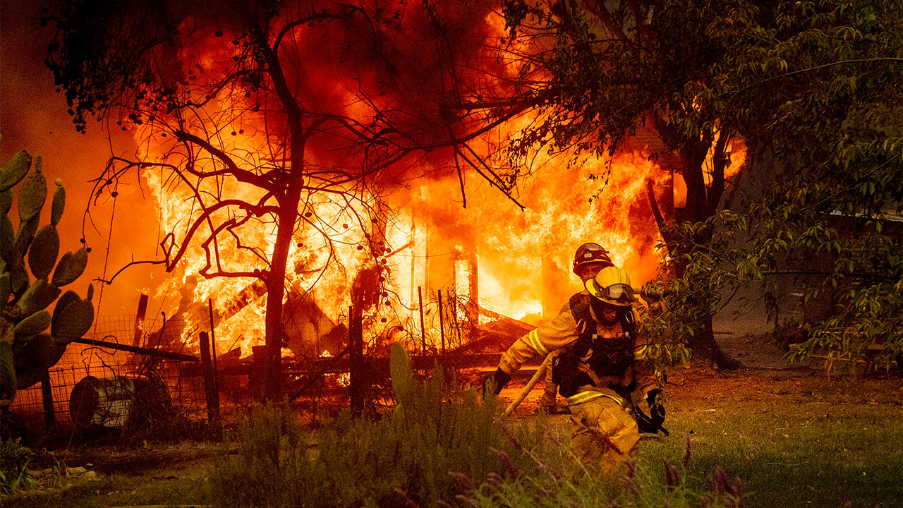Stronger winds challenge firefighters battling Kincade Fire