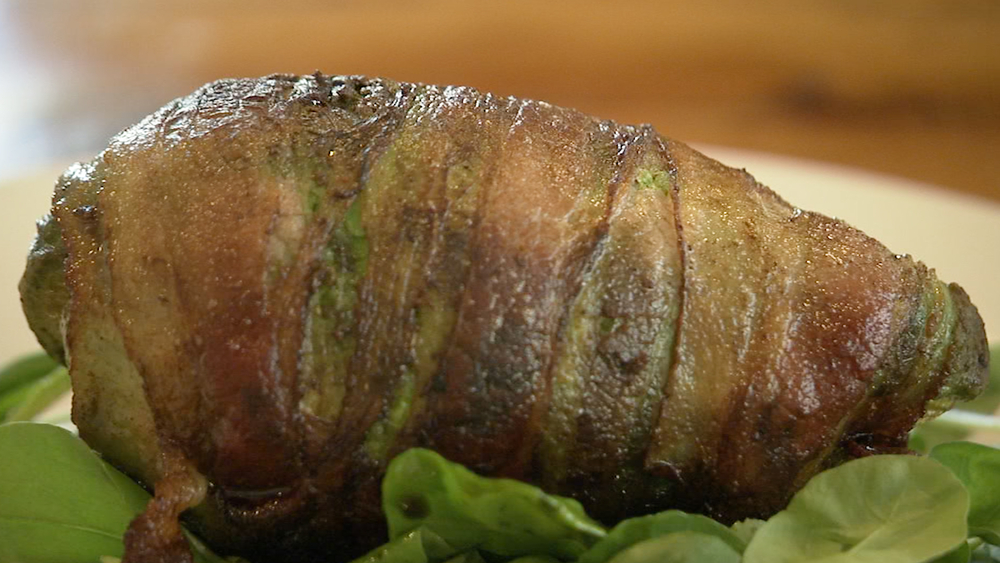 This dish looks like a dinosaur egg and it's pretty eggs-cellent!