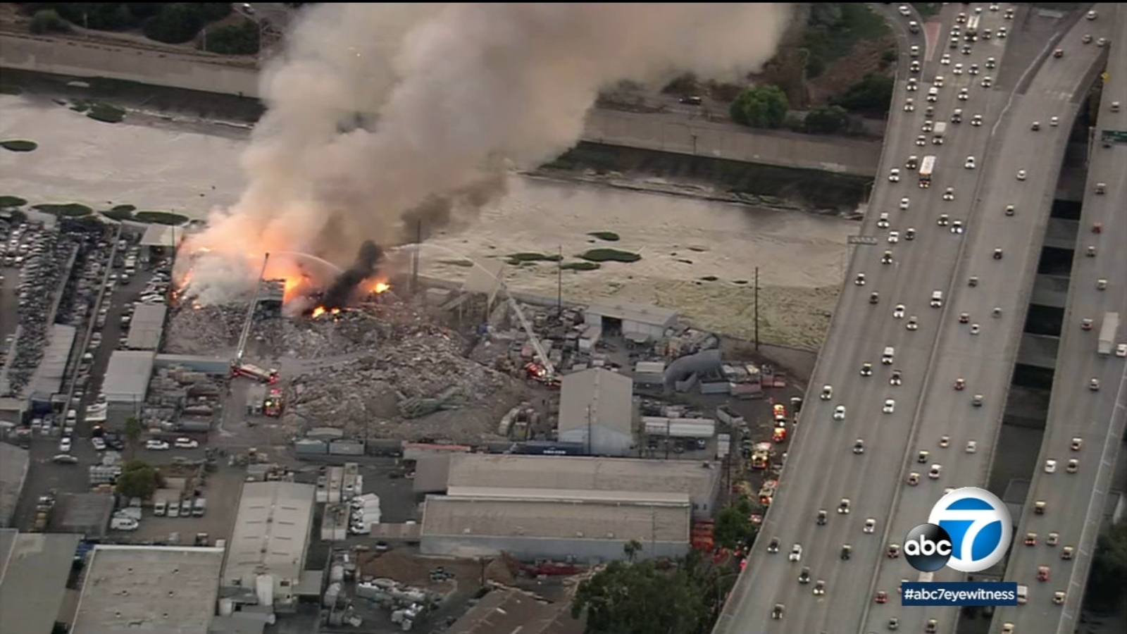 Atwater Village recycling yard fire triggers warnings about air quality ...