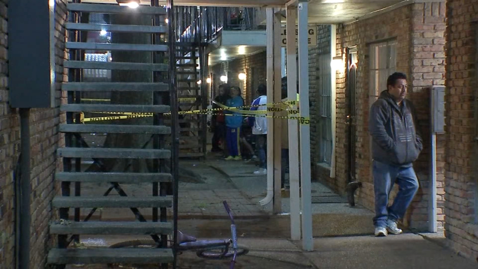 Young man shot and killed at southwest Houston apartment complex