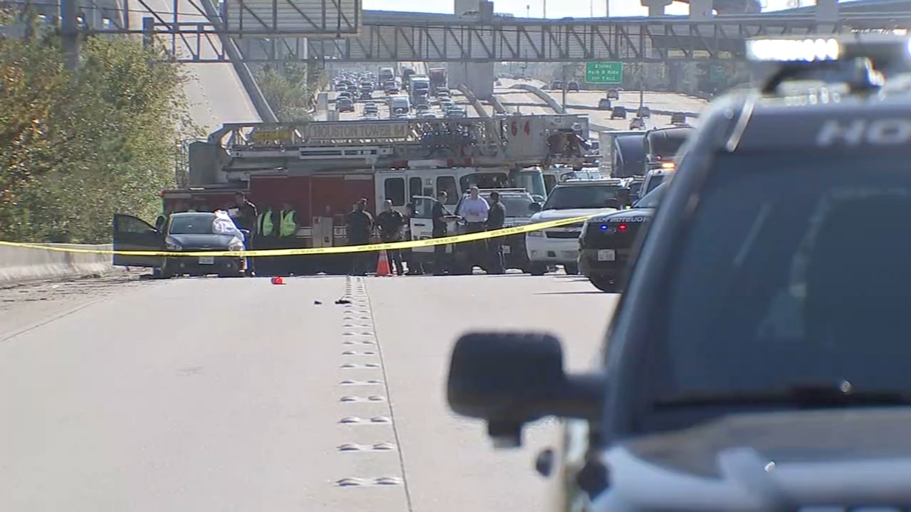 1 dead in apparent road rage shooting along Houston Freeway
