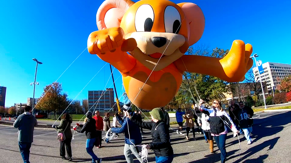 Here's what it takes to be a balloon handler at the Thanksgiving Day parade