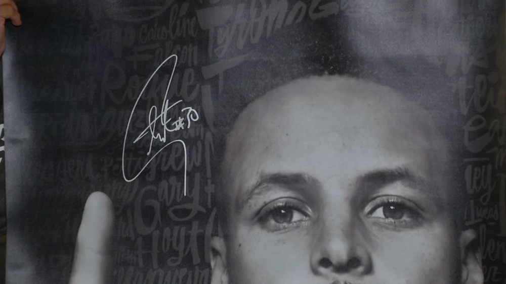 Stephen Curry banner lost after fan sends it to be autographed