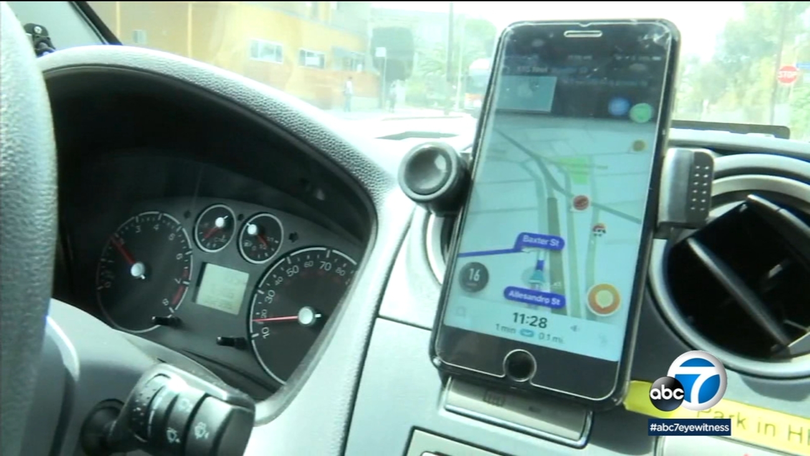 Los Angeles City Hall wants mobile apps to help ease traffic - ABC7 San ...