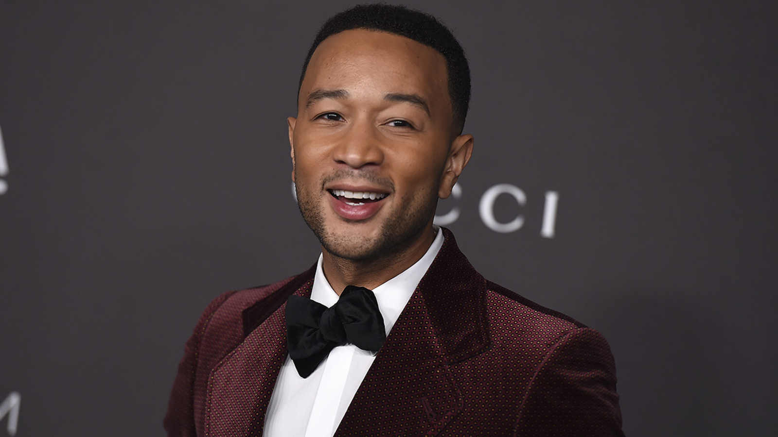 John Legend Kelly Clarkson Release Metoo Friendly Cover Of Baby It S Cold Outside Abc7 San Francisco