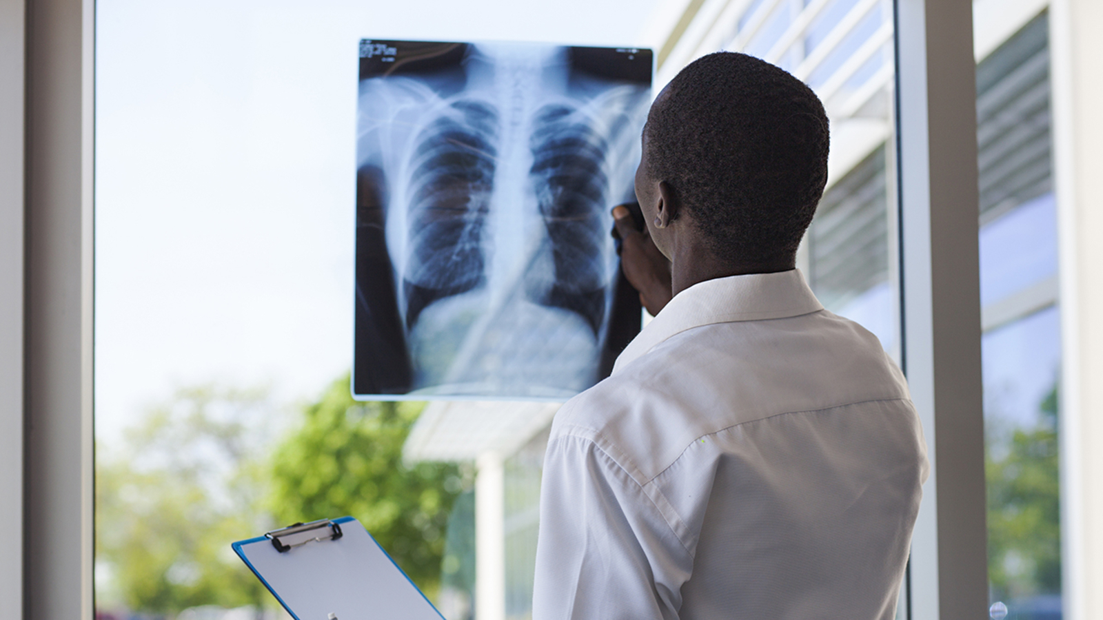 Vaping-related lung transplant performed at Detroit hospital