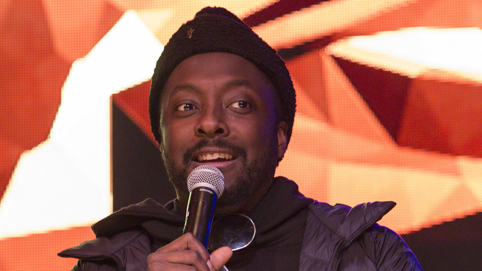 Black Eyed Peas star will.i.am accuses Qantas flight attendant of racism