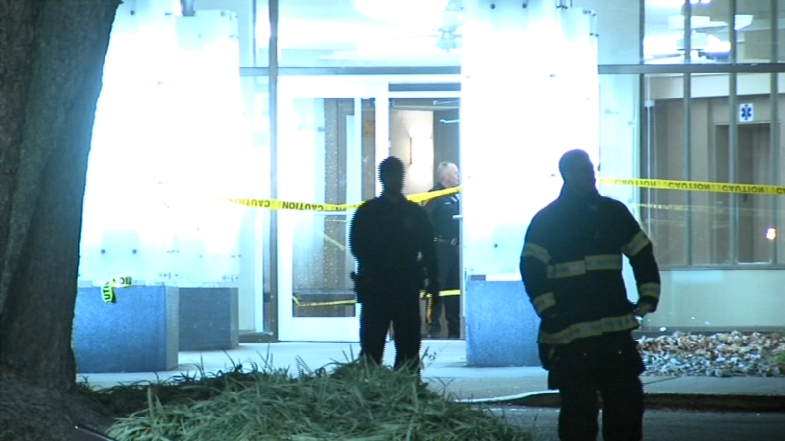 Man dies after police find him in Collingswood apartment building lobby with gunshot wounds - WPVI-TV