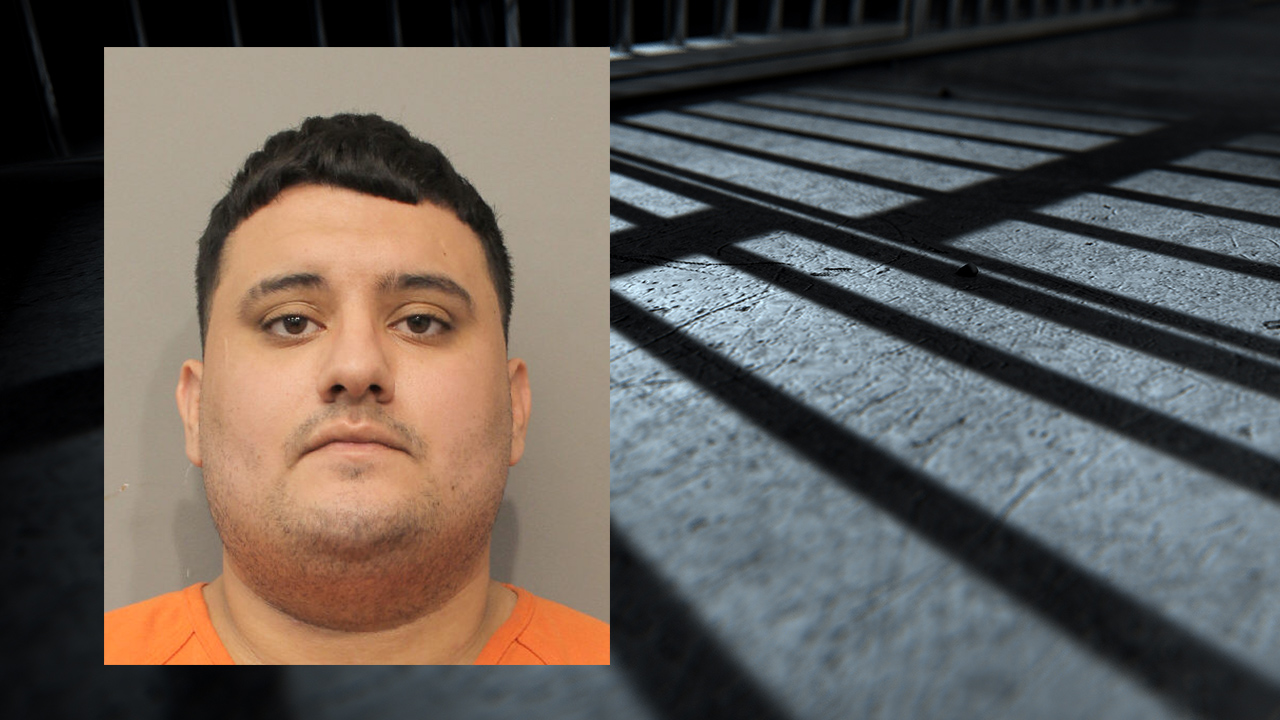 Harris Co. jail officer charged with bringing drugs to work