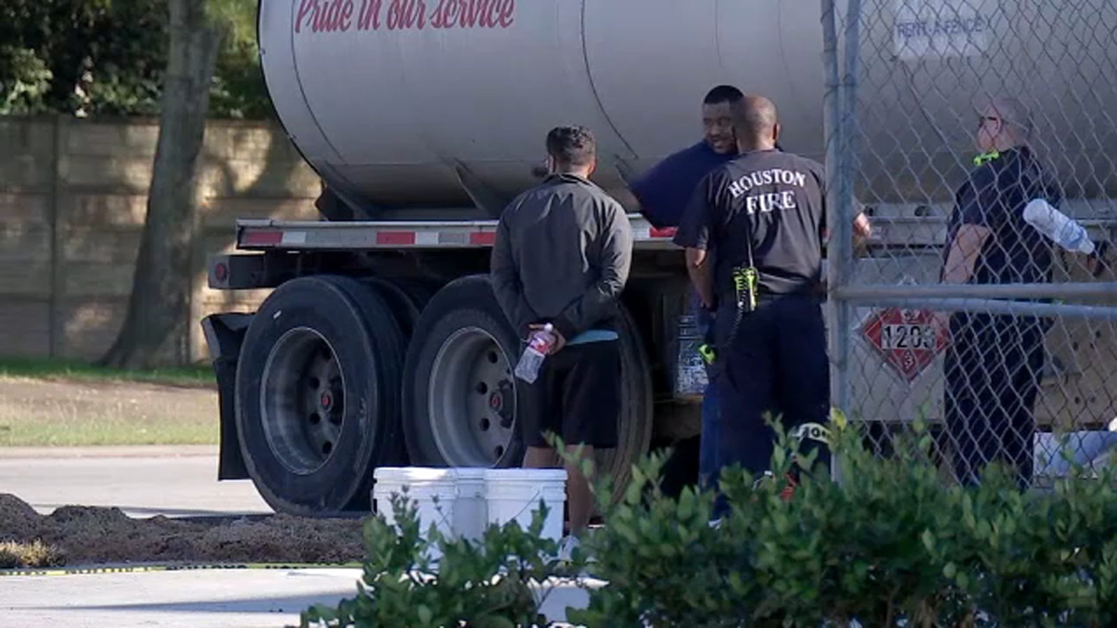 Diesel leak in SW Houston may affect your evening commute - ABC13 Houston