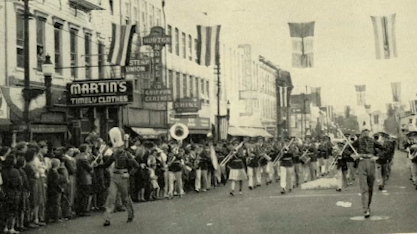 Salisbury Nc 2022 Christmas Parade Looking Back At 75 Years Of The Raleigh Christmas Parade - Abc11  Raleigh-Durham