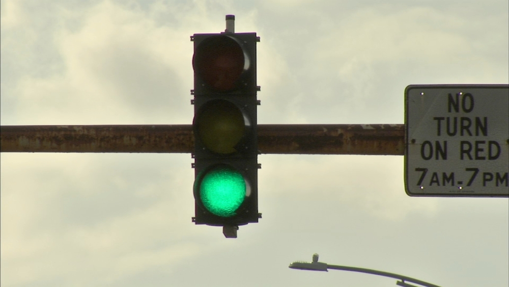 Short green lights found at some Chicago red light camera intersections
