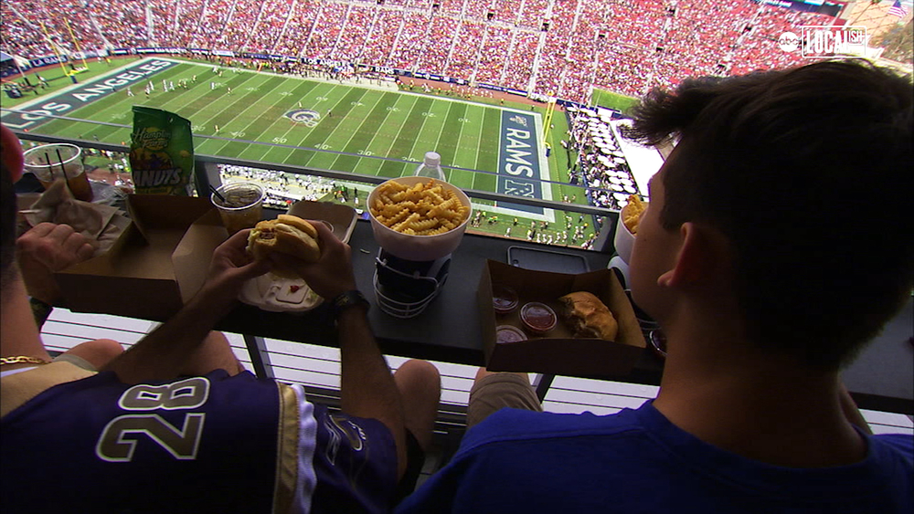 There's a new 360-degree experience at the Los Angeles Memorial Coliseum for football fans!
