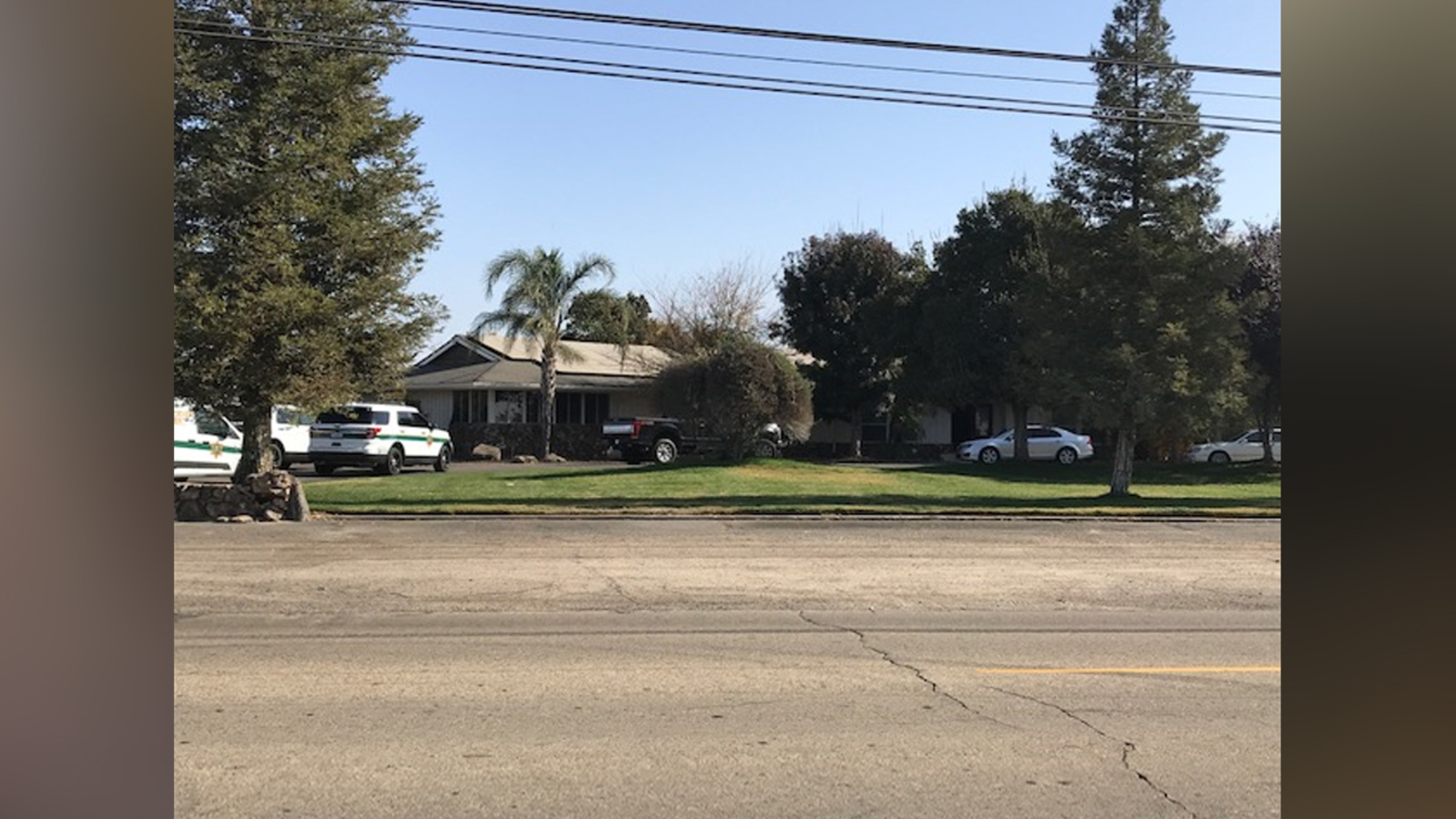 Deputies looking for armed suspect who broke into Fresno County home while mom and child hid in bathroom