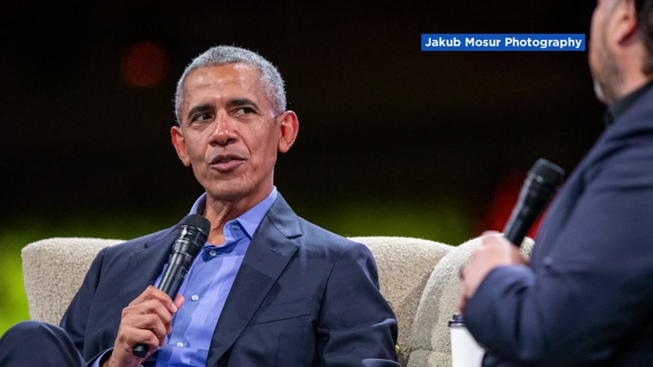 Fans line up to see former President Obama speak at Salesforce's Dreamforce conference